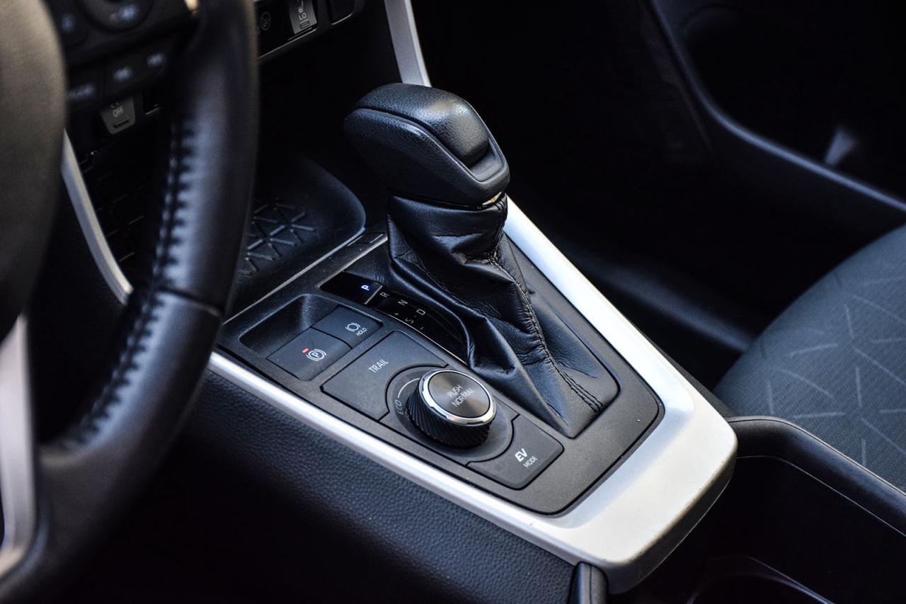 2022 Toyota RAV4 Hybrid XLE AWD / NO ACCIDENT /SUNROOF / CARPLAY / BSM Photo