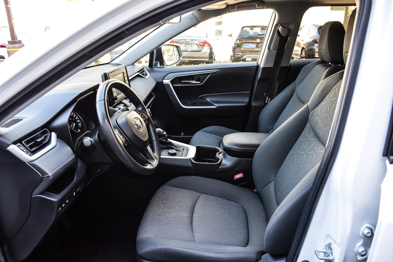 2022 Toyota RAV4 Hybrid XLE AWD / NO ACCIDENT /SUNROOF / CARPLAY / BSM Photo