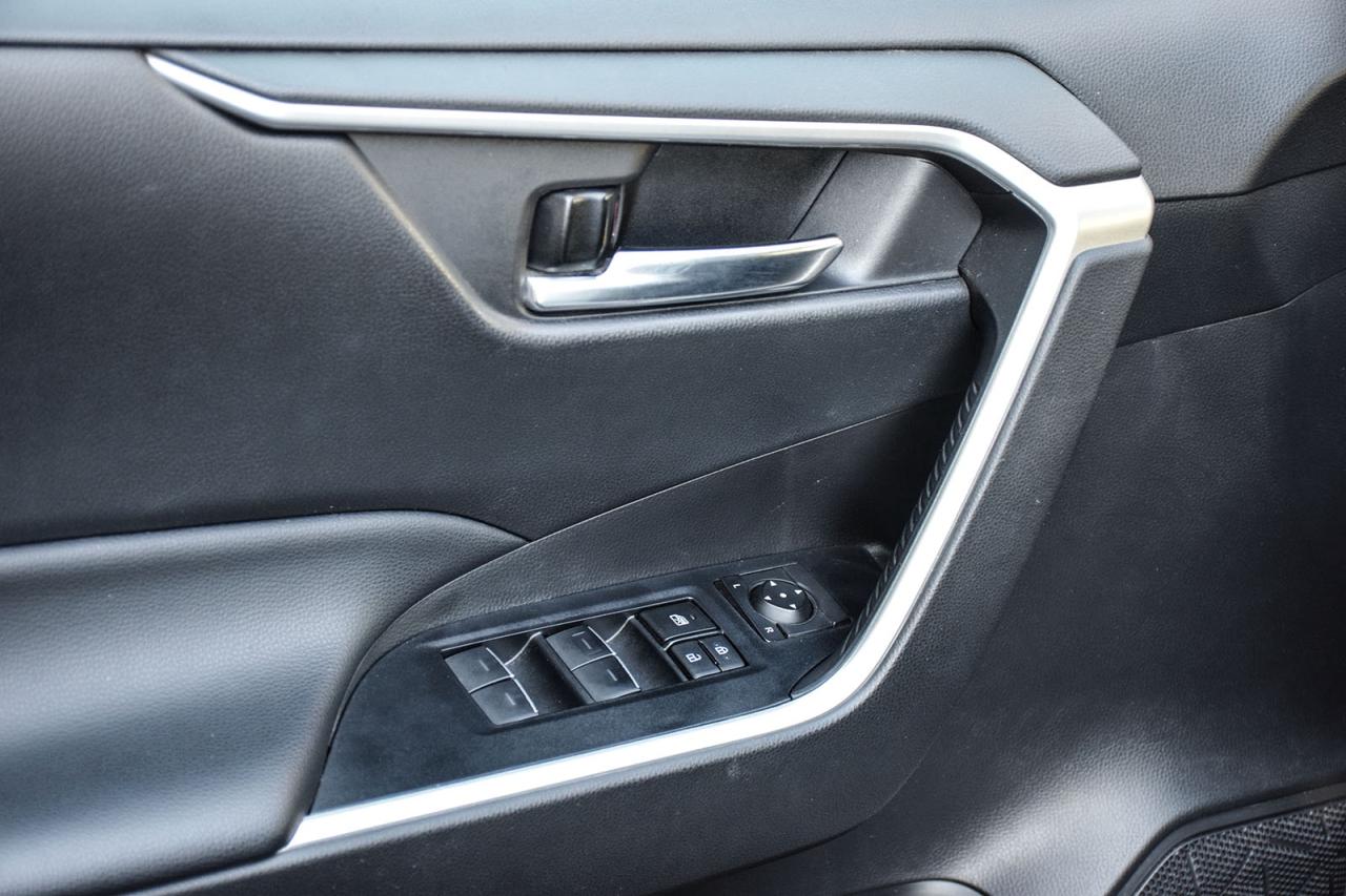 2022 Toyota RAV4 Hybrid XLE AWD / NO ACCIDENT /SUNROOF / CARPLAY / BSM Photo