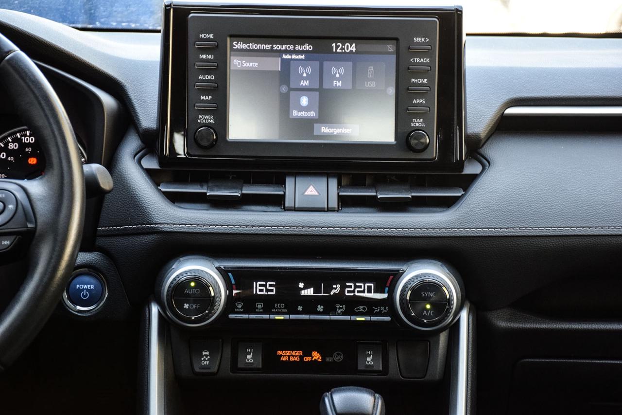 2022 Toyota RAV4 Hybrid XLE AWD / NO ACCIDENT /SUNROOF / CARPLAY / BSM Photo