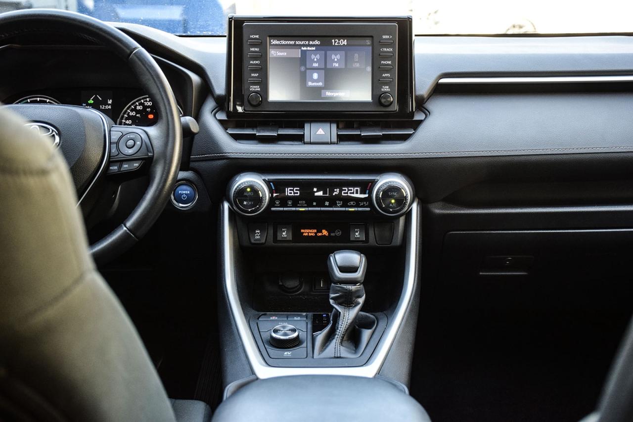 2022 Toyota RAV4 Hybrid XLE AWD / NO ACCIDENT /SUNROOF / CARPLAY / BSM Photo