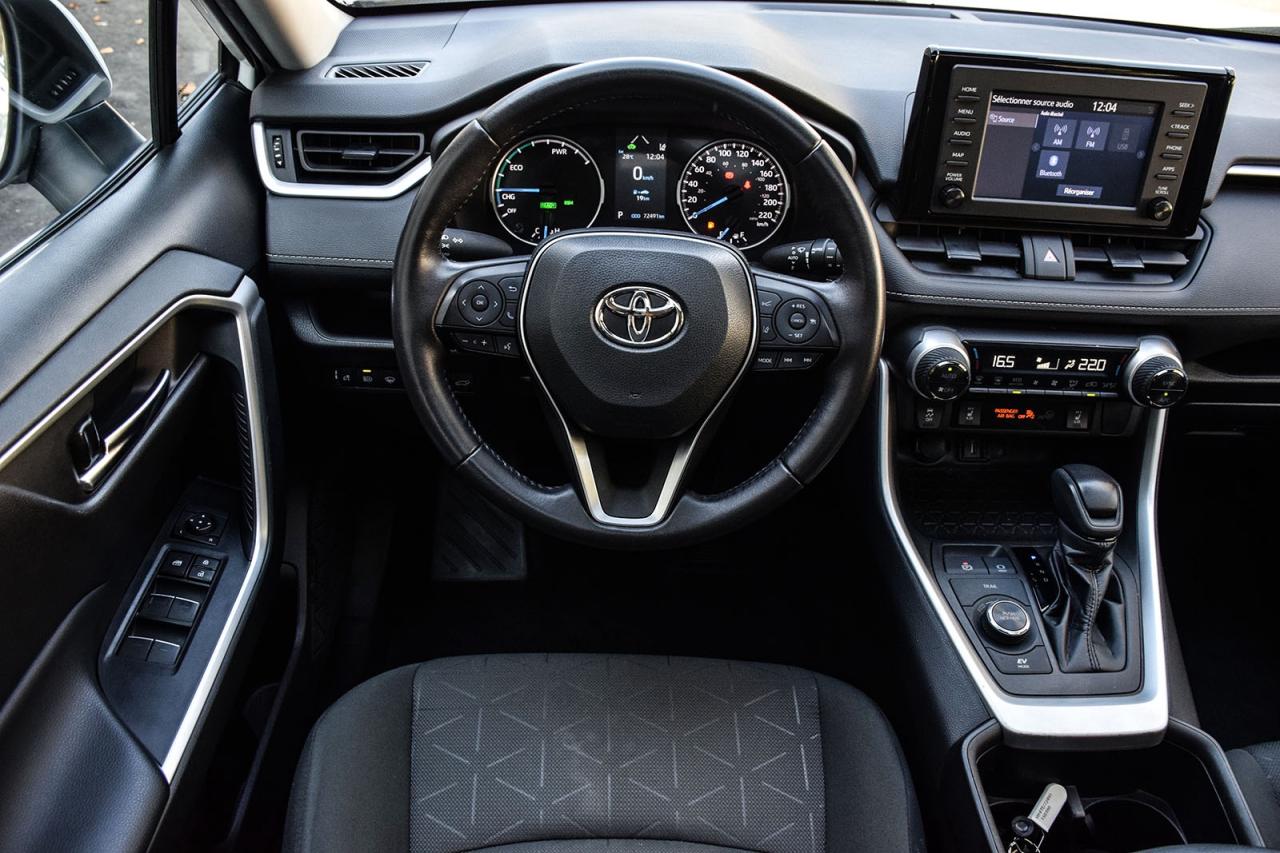 2022 Toyota RAV4 Hybrid XLE AWD / NO ACCIDENT /SUNROOF / CARPLAY / BSM Photo