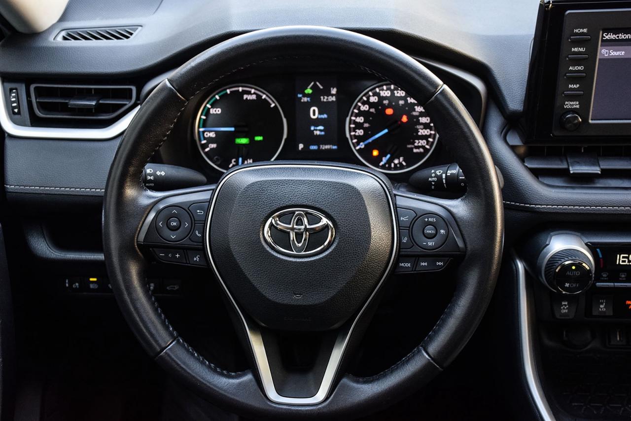 2022 Toyota RAV4 Hybrid XLE AWD / NO ACCIDENT /SUNROOF / CARPLAY / BSM Photo