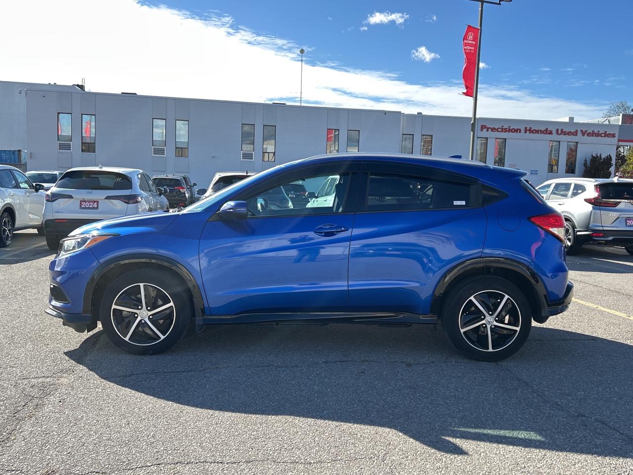 2022 Honda HR-V Sport CarPlay Rear Cam Sunroof Heated Seats Photo2