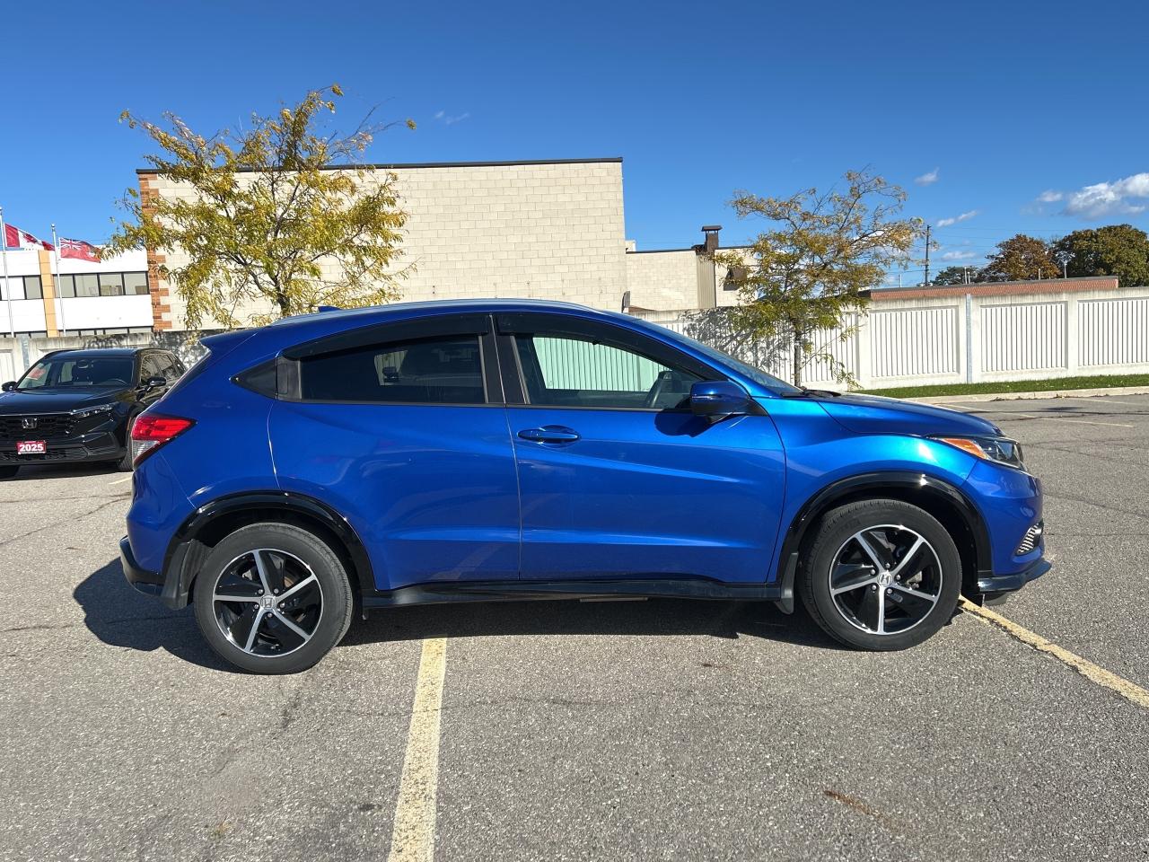 2022 Honda HR-V Sport CarPlay Rear Cam Sunroof Heated Seats Photo
