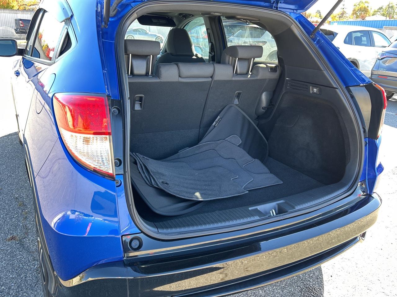 2022 Honda HR-V Sport CarPlay Rear Cam Sunroof Heated Seats Photo