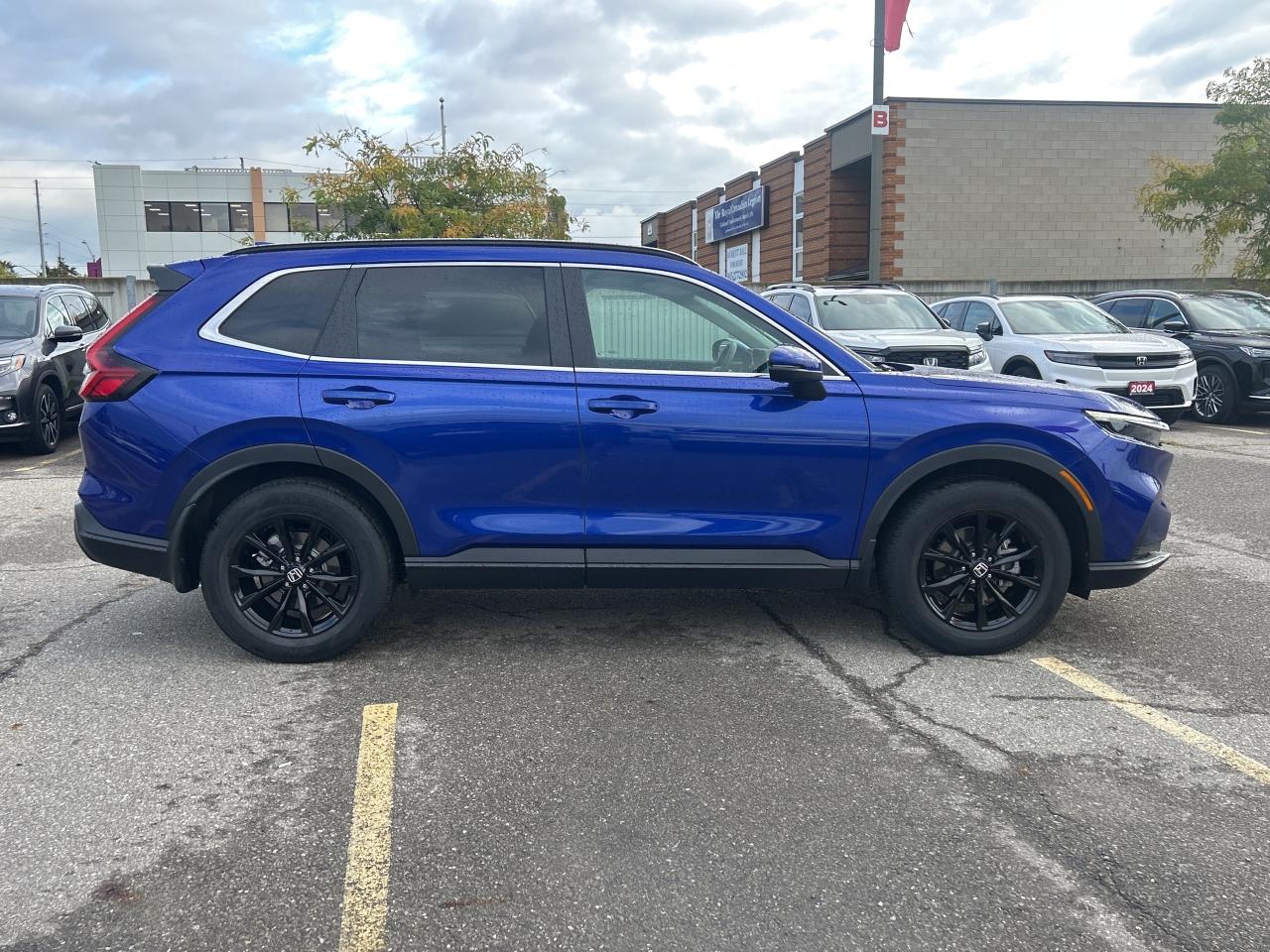 2025 Honda CR-V Sport Sunroof CarPlay Heated Seats Low KMS! Photo