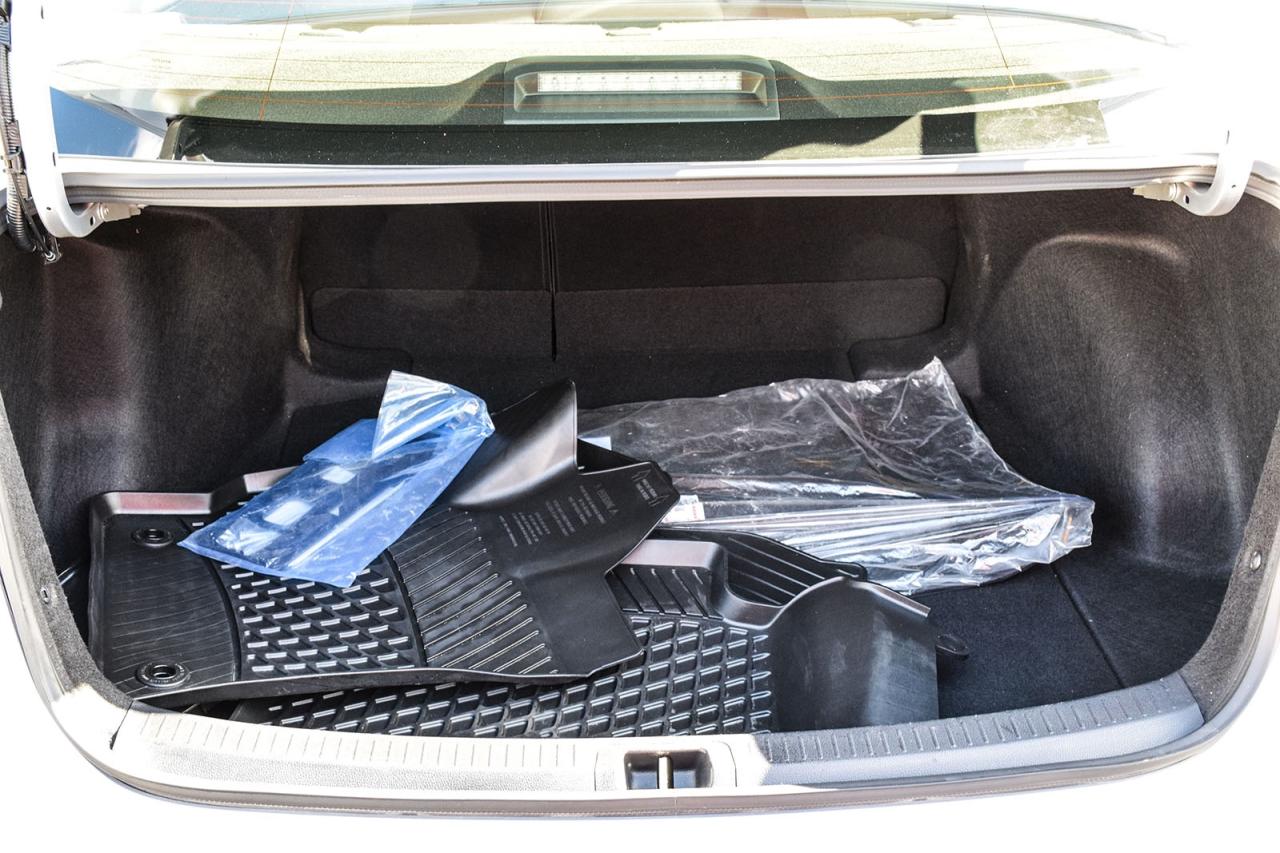 2024 Toyota Corolla Hybrid LE / NO ACCIDENT / CARPLAY / BSM/HTD SEATS/ALLOY Photo