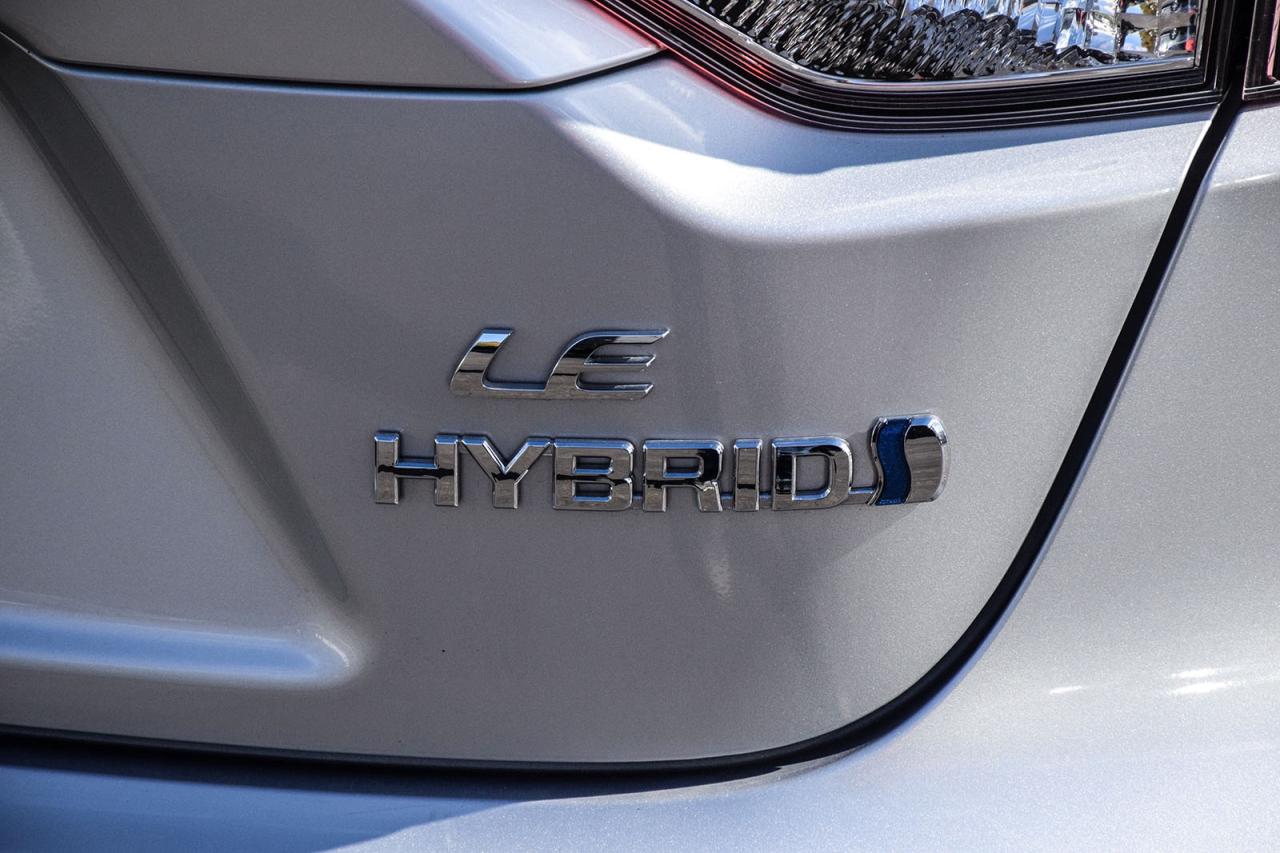 2024 Toyota Corolla Hybrid LE / NO ACCIDENT / CARPLAY / BSM/HTD SEATS/ALLOY Photo