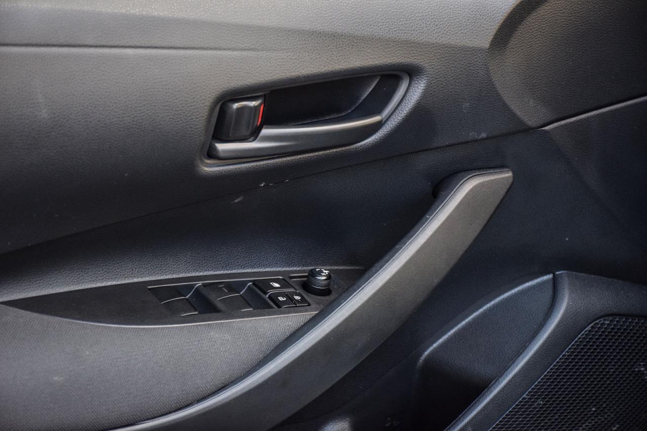 2024 Toyota Corolla Hybrid LE / NO ACCIDENT / CARPLAY / BSM/HTD SEATS/ALLOY Photo