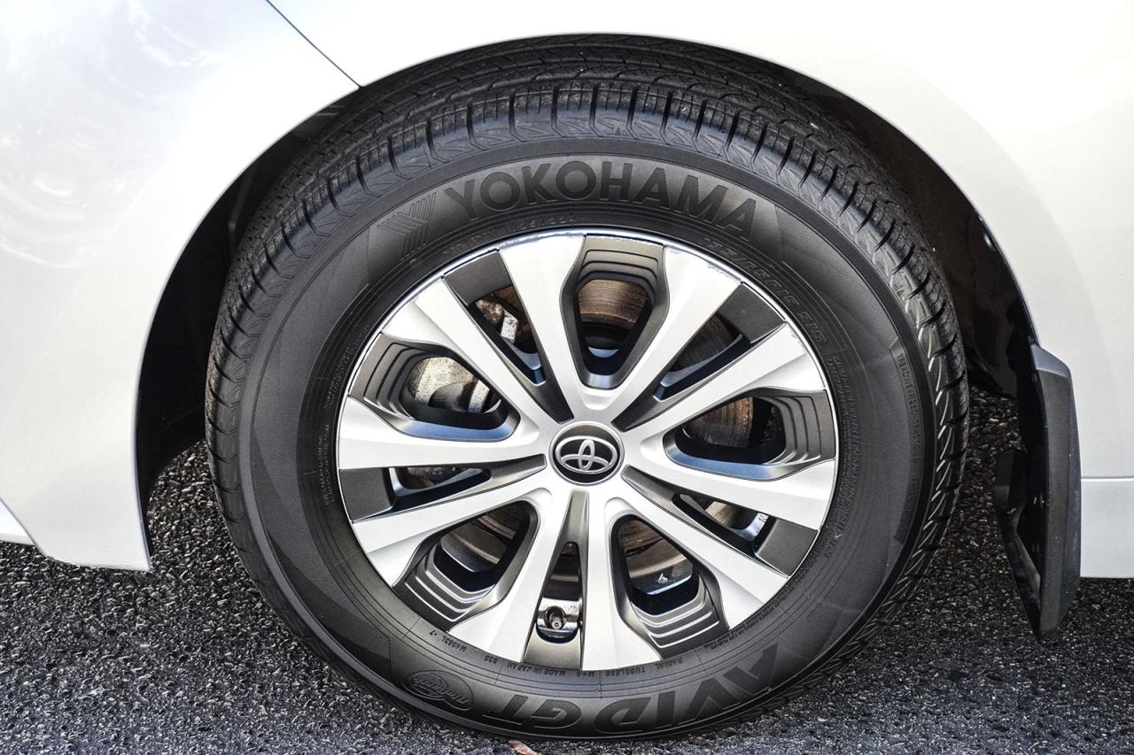 2024 Toyota Corolla Hybrid LE / NO ACCIDENT / CARPLAY / BSM/HTD SEATS/ALLOY Photo