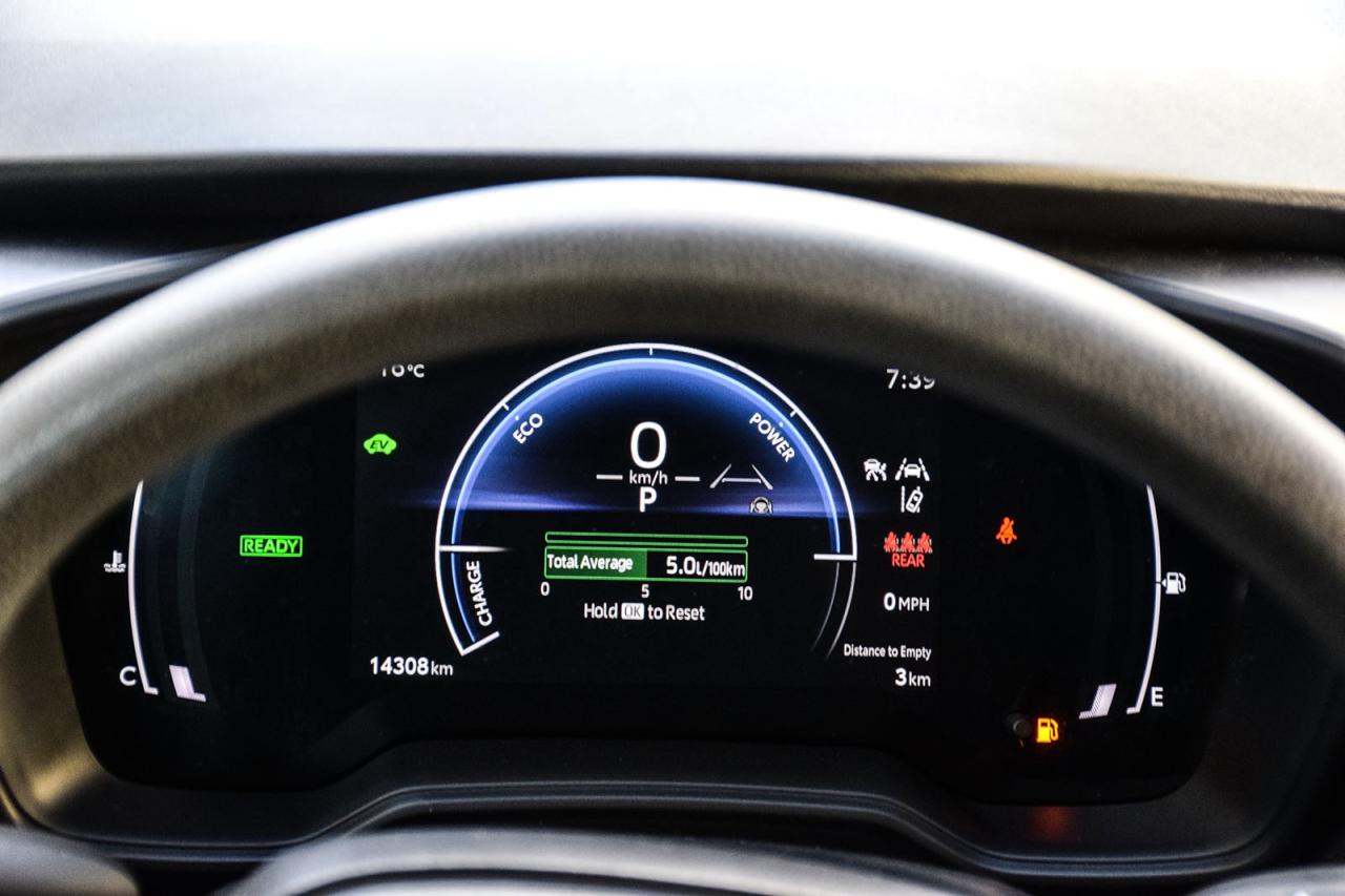 2024 Toyota Corolla Hybrid LE / NO ACCIDENT / CARPLAY / BSM/HTD SEATS/ALLOY Photo