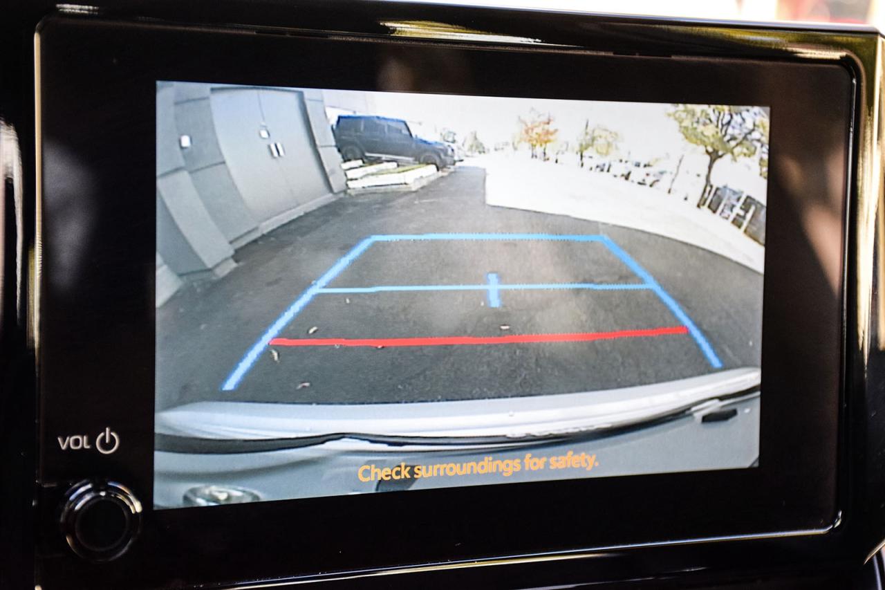 2024 Toyota Corolla Hybrid LE / NO ACCIDENT / CARPLAY / BSM/HTD SEATS/ALLOY Photo