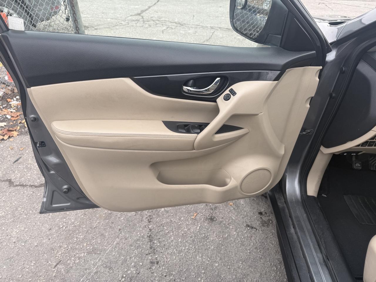 2017 Nissan Rogue *** 3 YEAR WARRANTY INCLUDED *** Photo