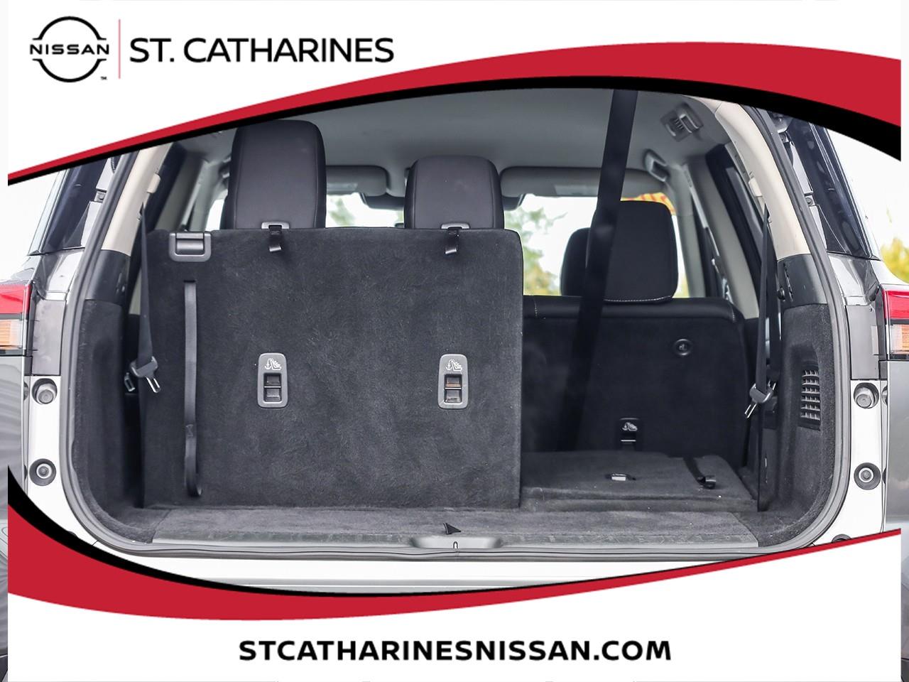 2023 Nissan Pathfinder SV Photo