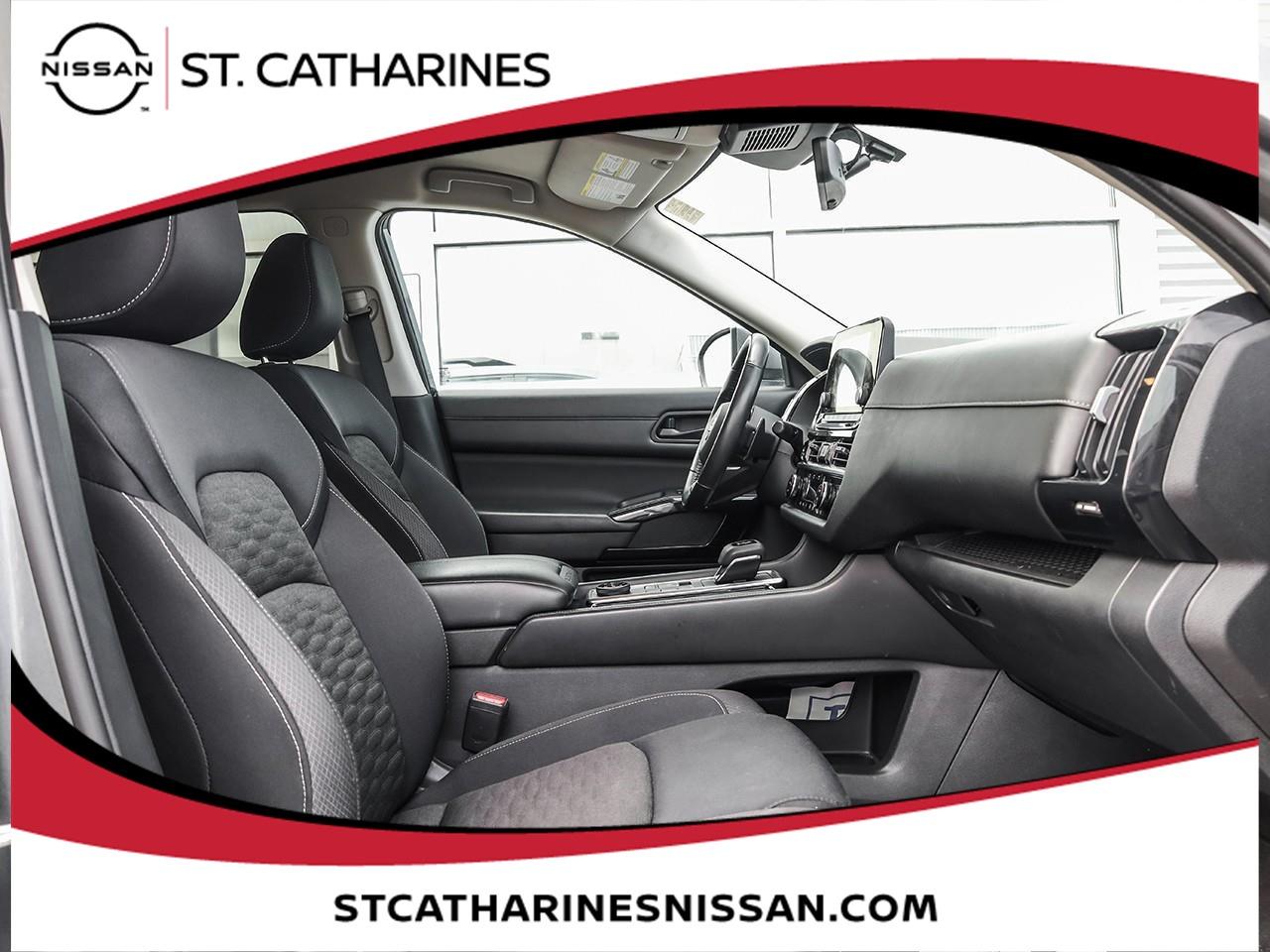 2023 Nissan Pathfinder SV Photo