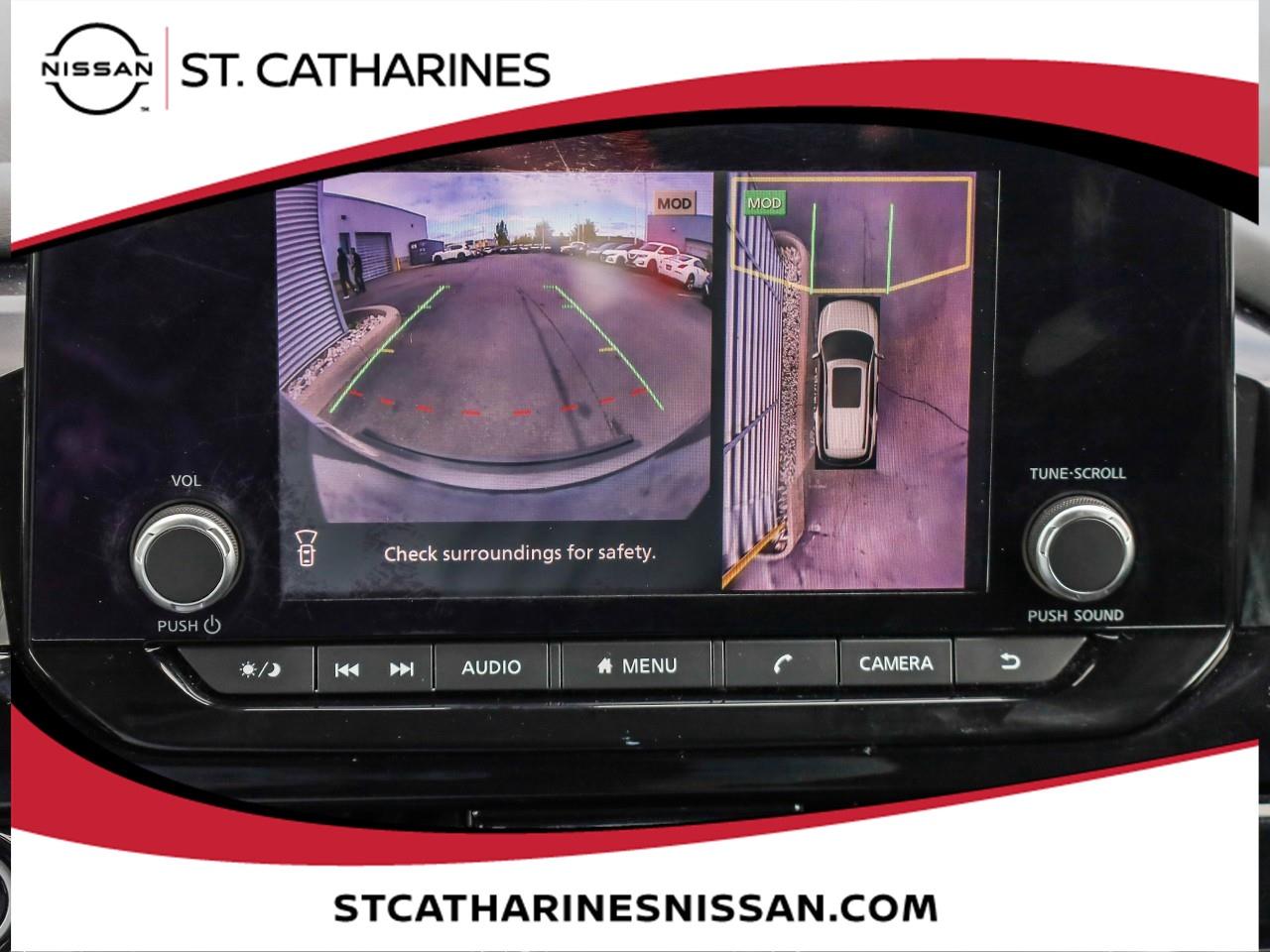 2023 Nissan Pathfinder SV Photo