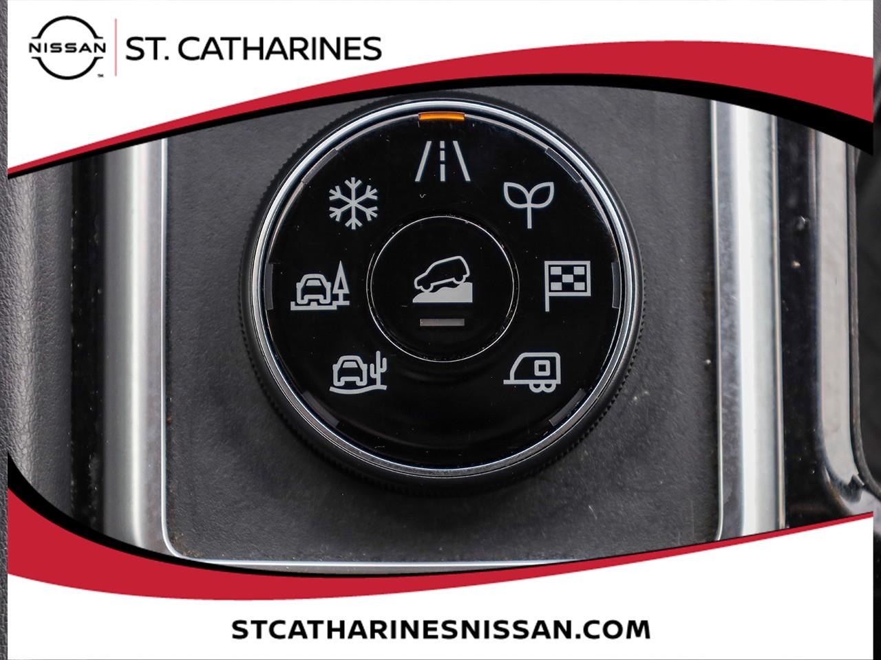 2023 Nissan Pathfinder SV Photo