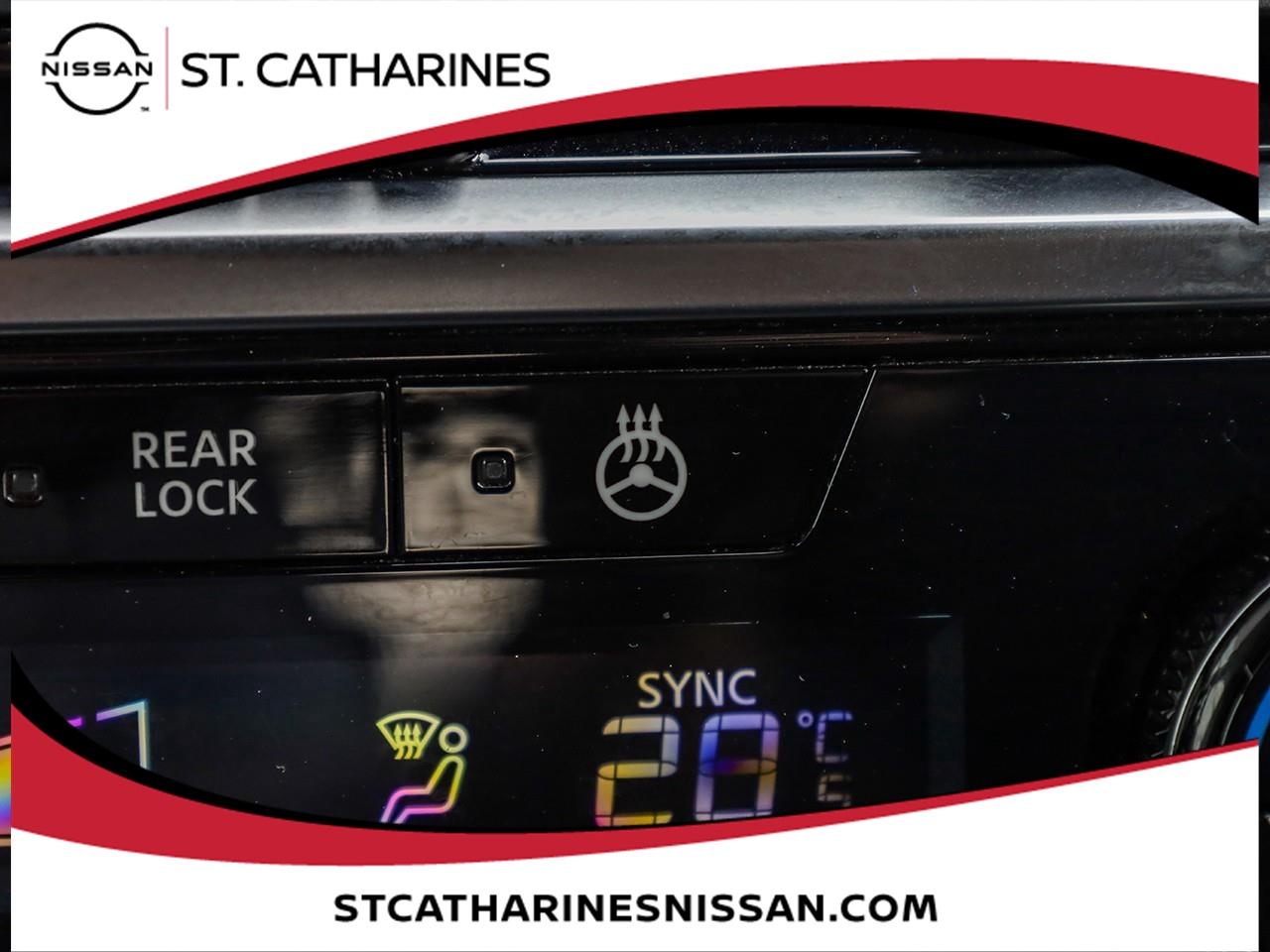 2023 Nissan Pathfinder SV Photo