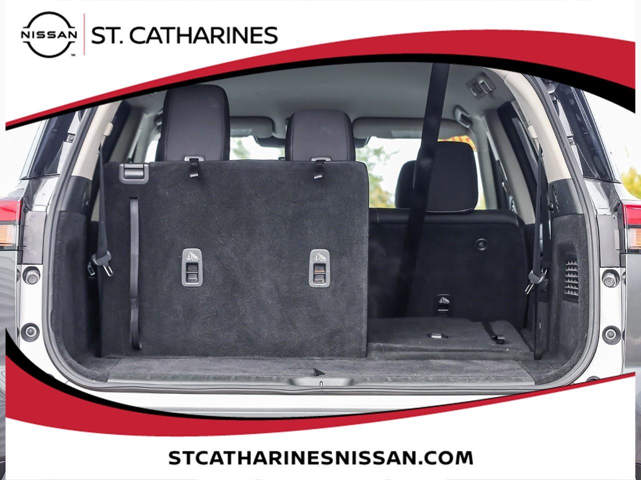 2023 Nissan Pathfinder SV Photo