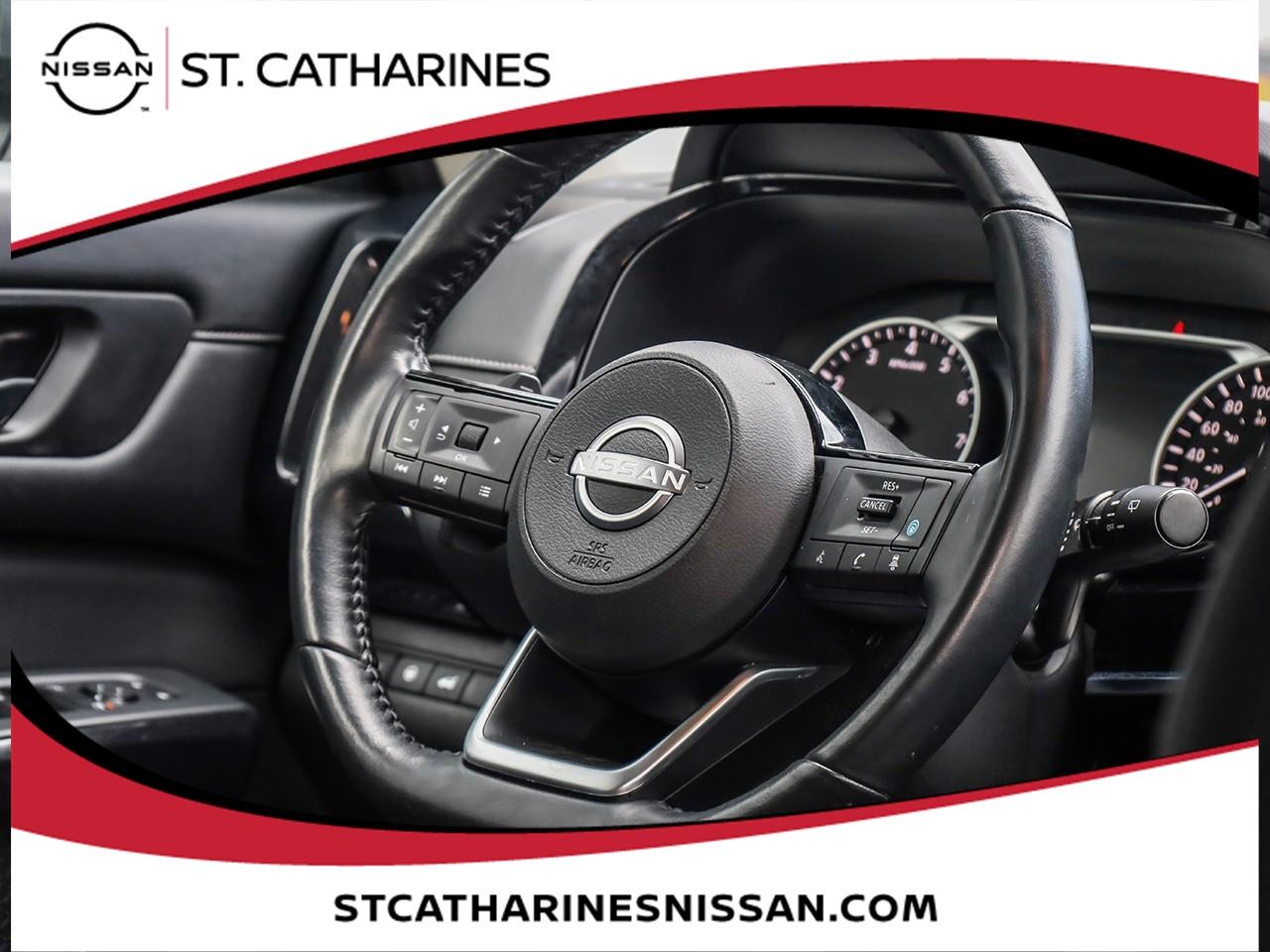 2023 Nissan Pathfinder SV Photo