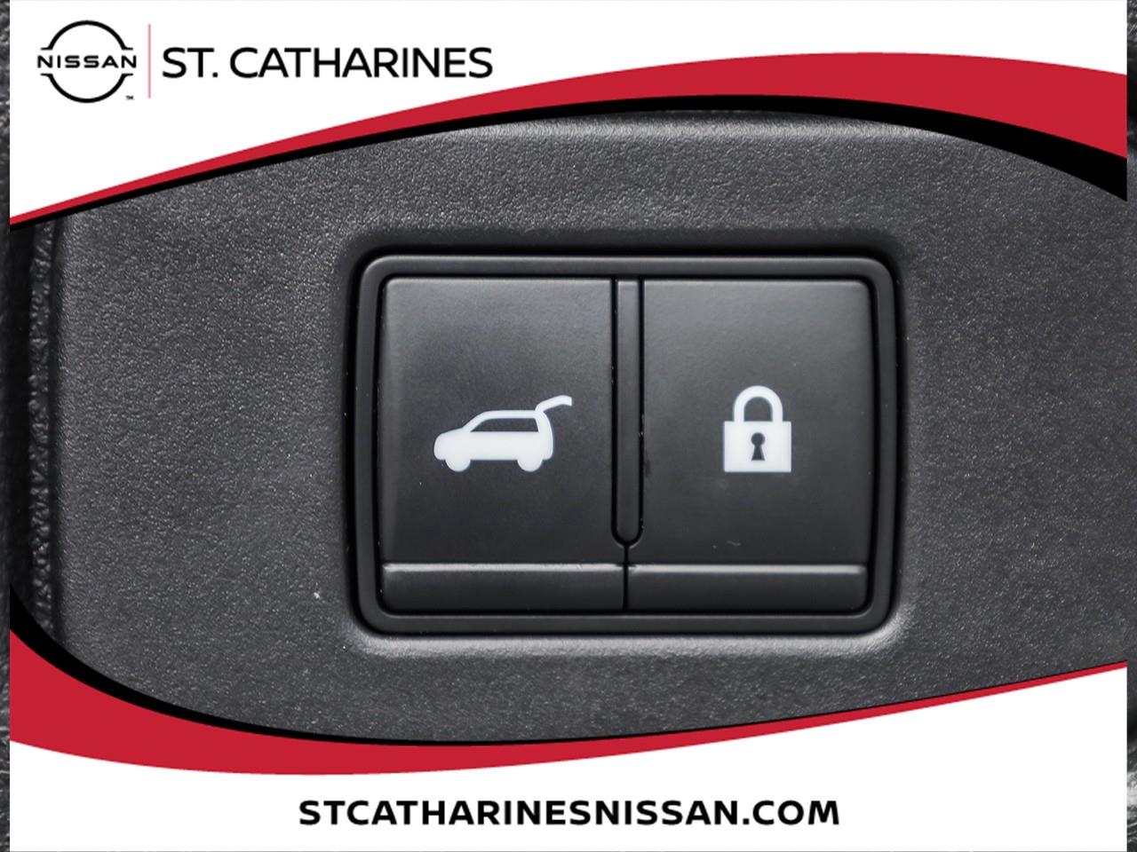 2023 Nissan Pathfinder SV Photo