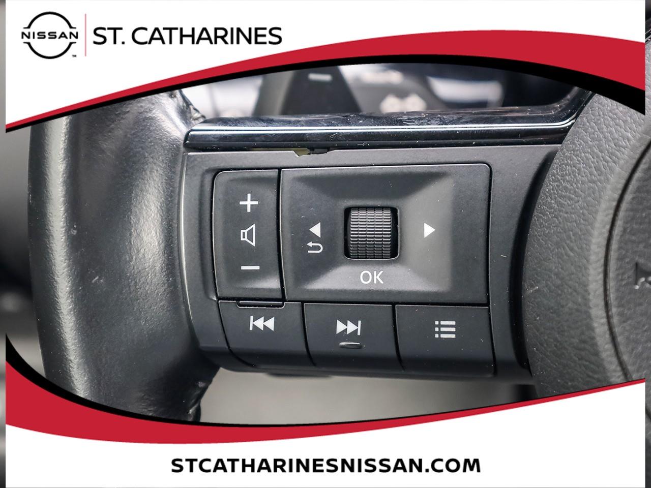 2023 Nissan Pathfinder SV Photo