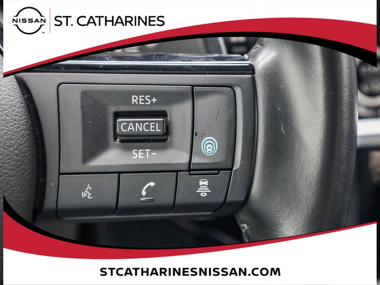 2023 Nissan Pathfinder SV Photo