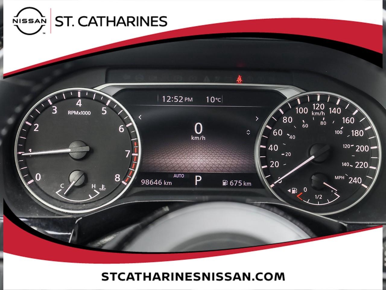 2023 Nissan Pathfinder SV Photo