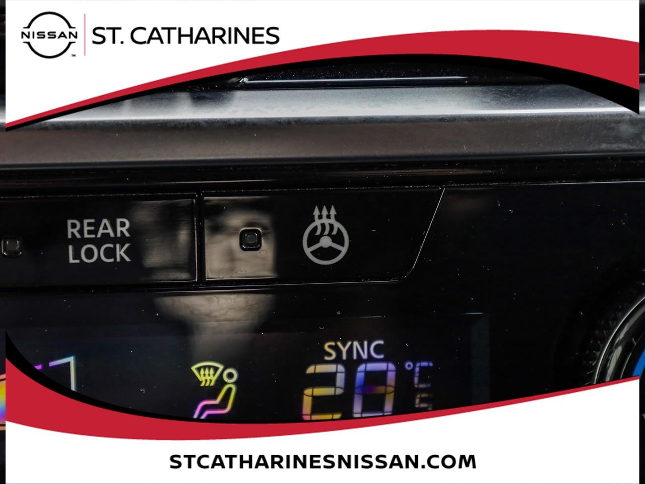 2023 Nissan Pathfinder SV Photo