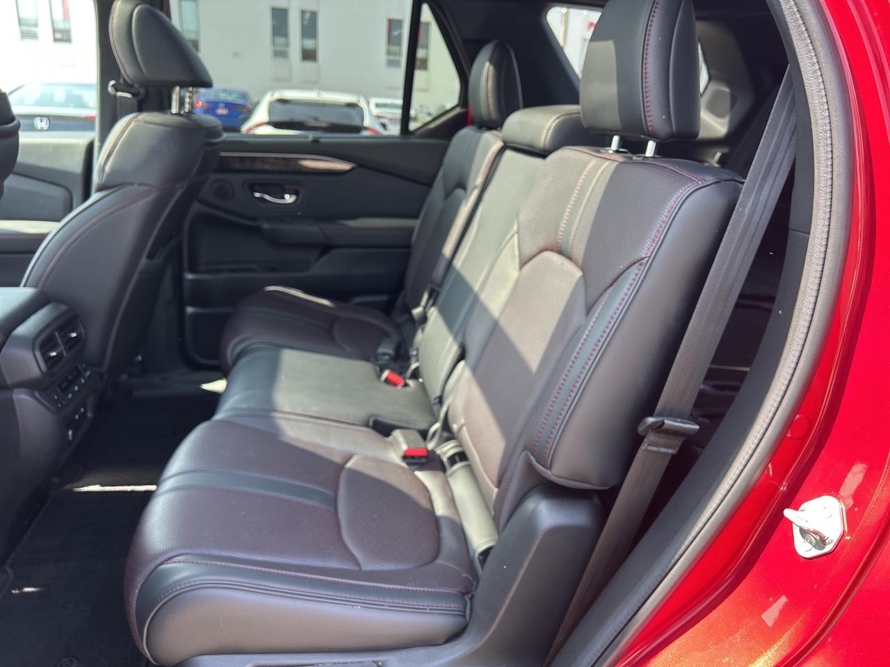 2024 Honda Pilot Black Edition Navigation Sunroof Cool/heated seats Photo