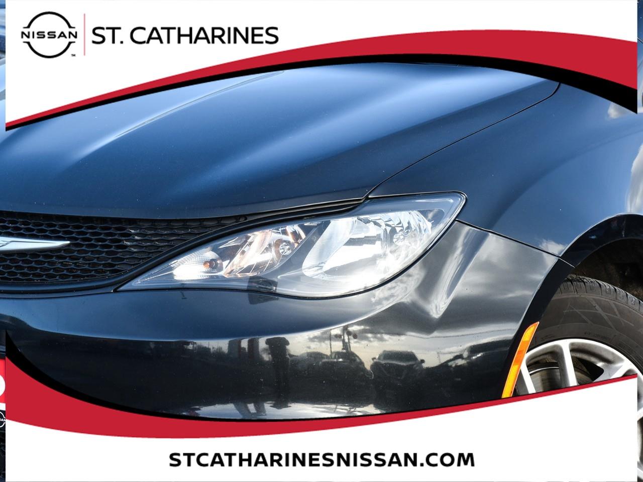 2022 Chrysler Grand Caravan SXT Photo2