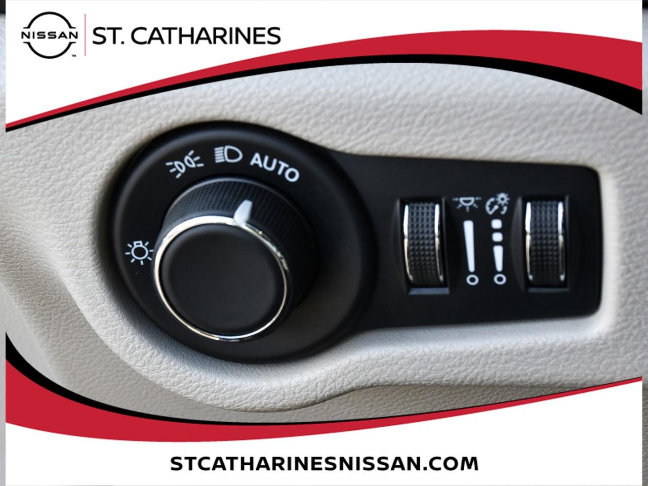 2022 Chrysler Grand Caravan SXT Photo