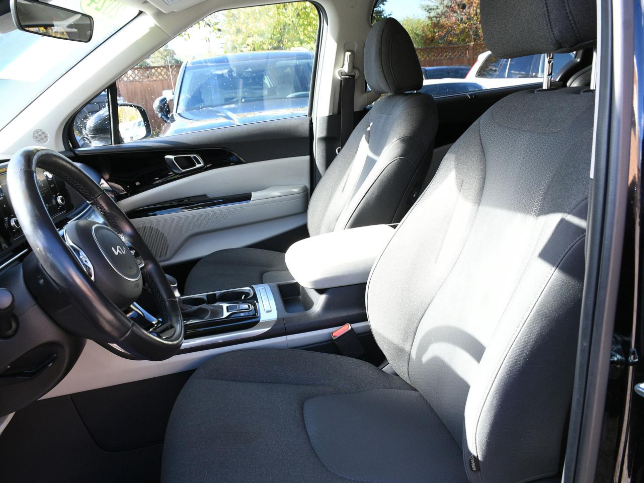 2024 Kia Carnival LX+ CPO   3rd Row Seating   Backup Camera   Blueto Photo