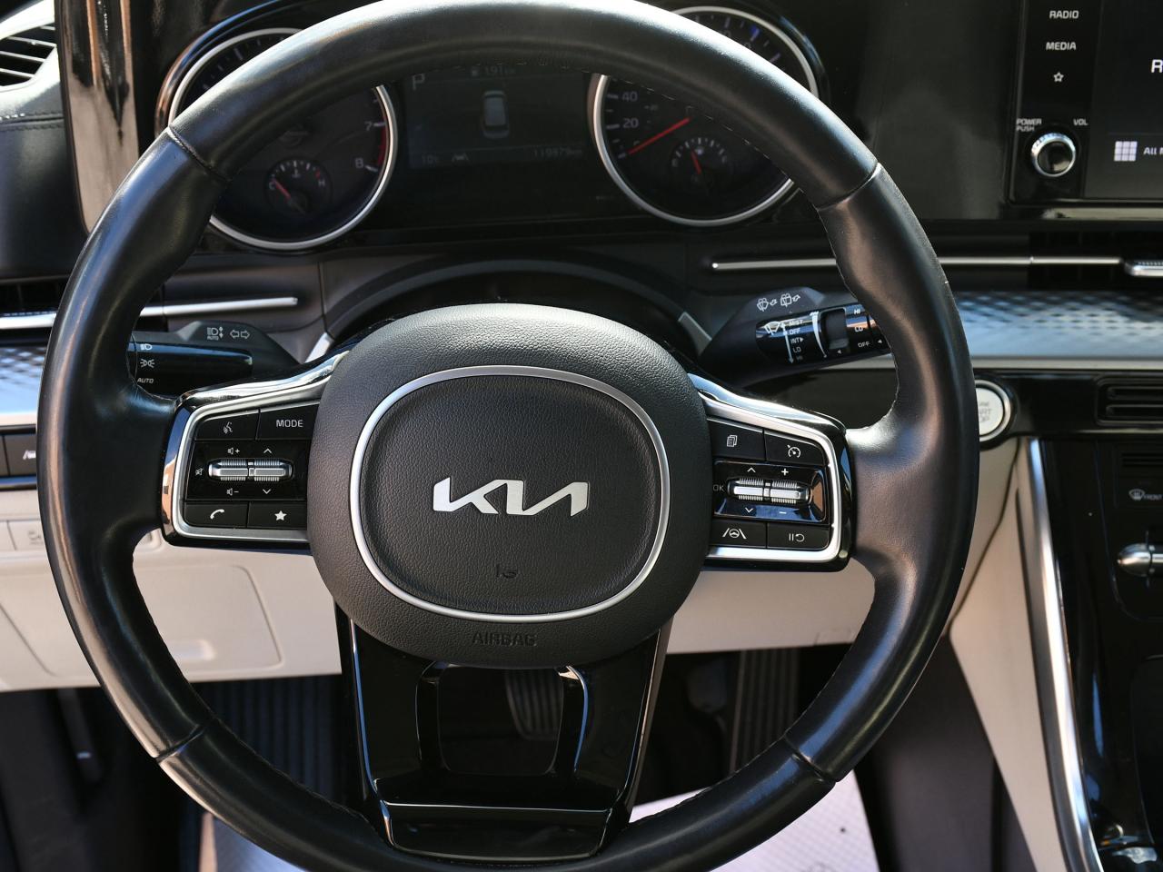 2024 Kia Carnival LX+ CPO   3rd Row Seating   Backup Camera   Blueto Photo