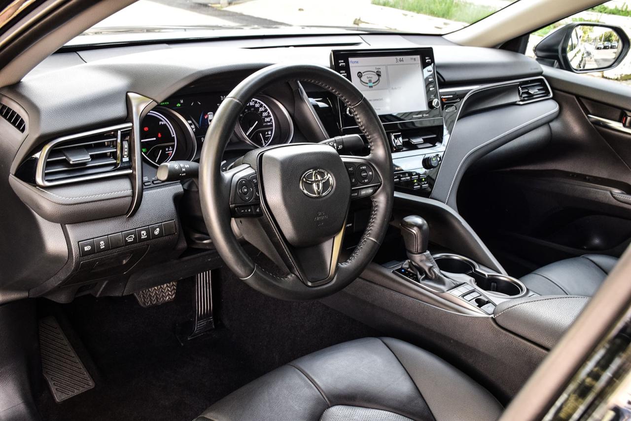 2022 Toyota Camry HYBRID XSE / NO ACCIDENT /SUNROOF /LEATHER / CARPLAY/BSM Photo