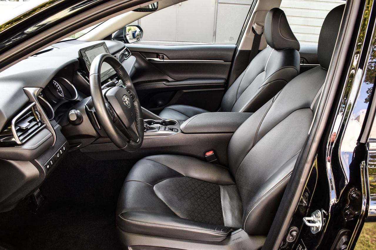 2022 Toyota Camry HYBRID XSE / NO ACCIDENT /SUNROOF /LEATHER / CARPLAY/BSM Photo