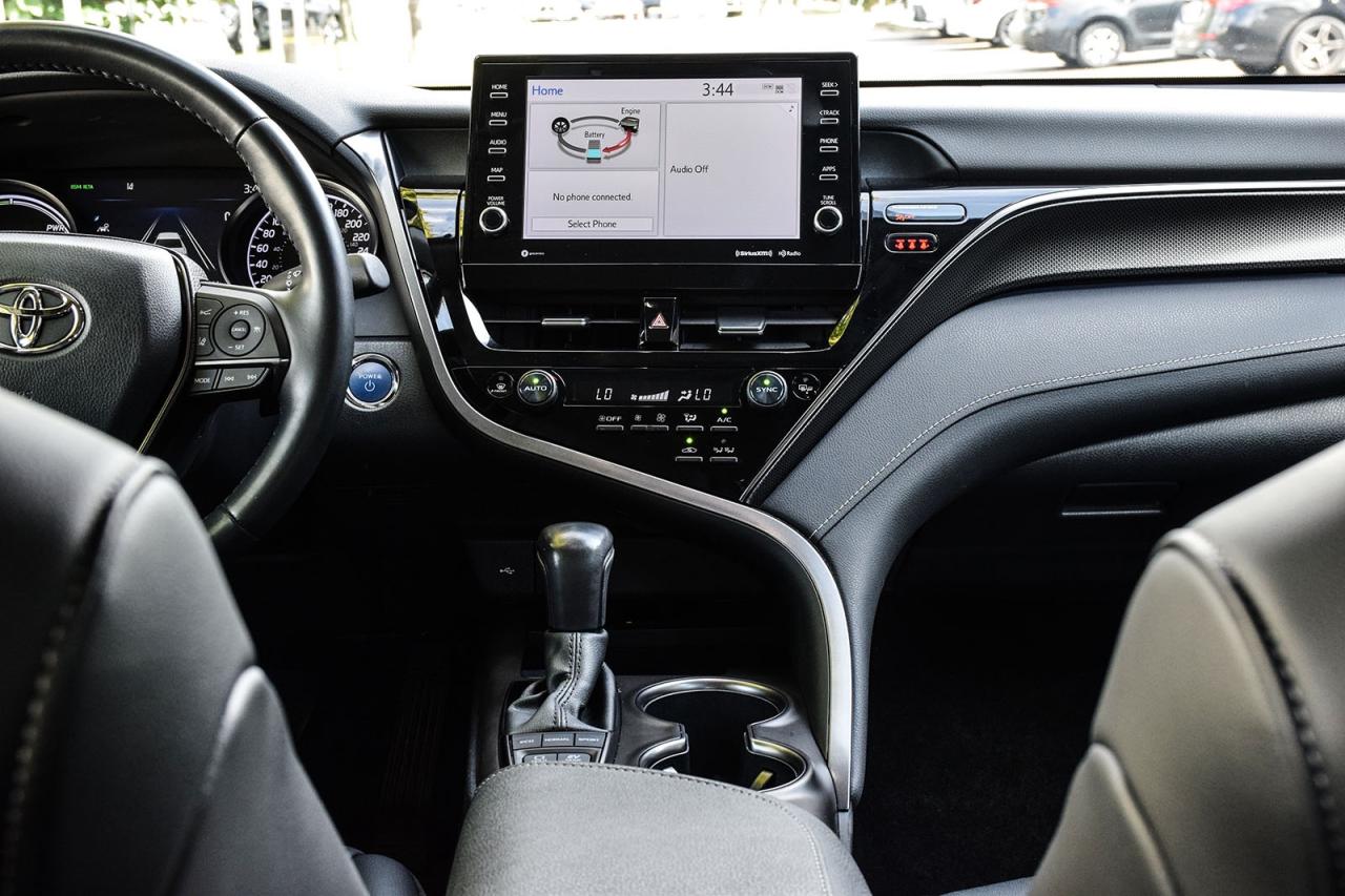 2022 Toyota Camry HYBRID XSE / NO ACCIDENT /SUNROOF /LEATHER / CARPLAY/BSM Photo