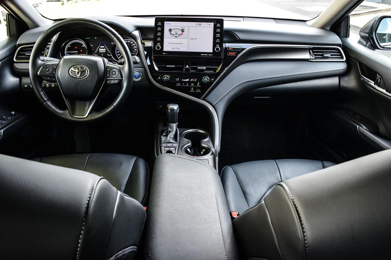 2022 Toyota Camry HYBRID XSE / NO ACCIDENT /SUNROOF /LEATHER / CARPLAY/BSM Photo