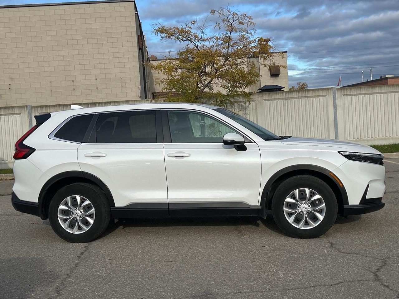 2025 Honda CR-V LX AWD  Heated Seats  Rear Camera Bluetooth Photo