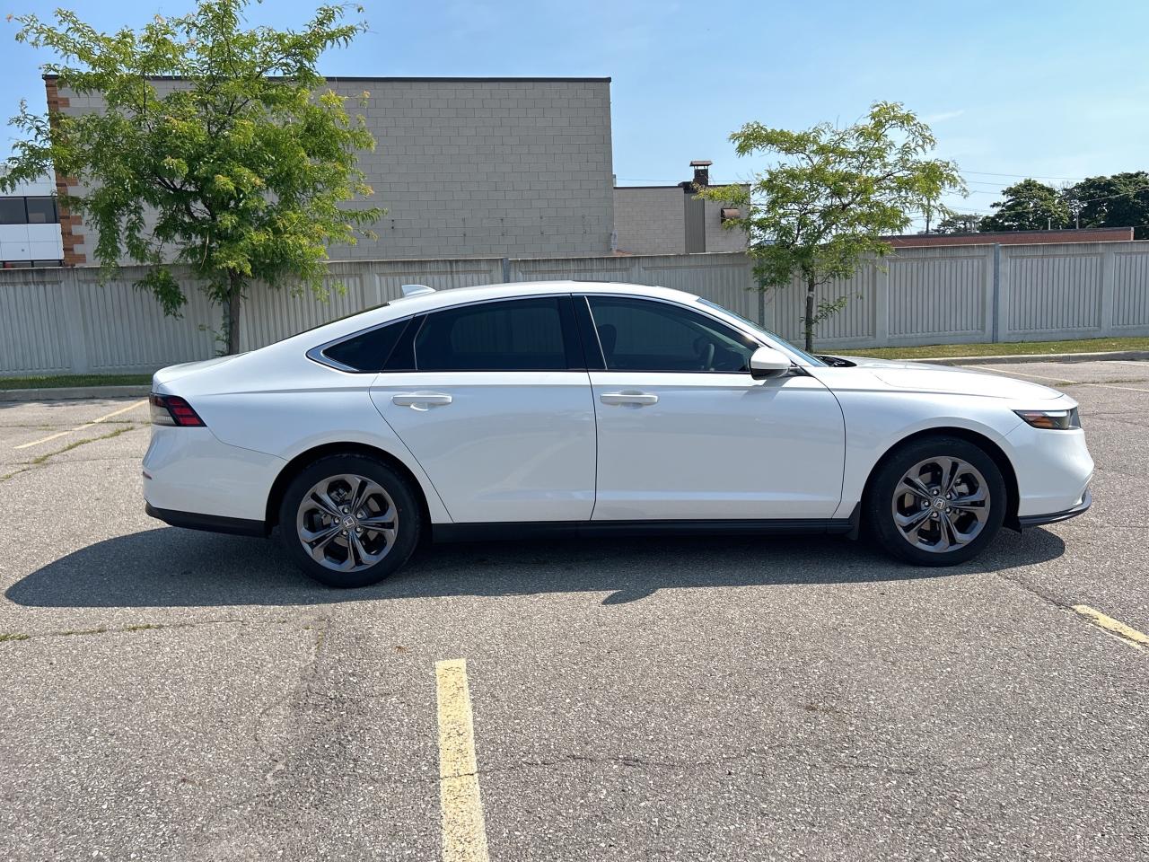 2024 Honda Accord Sedan EX  Sunroof  Carplay  Rear Camera  Honda Sensing Photo