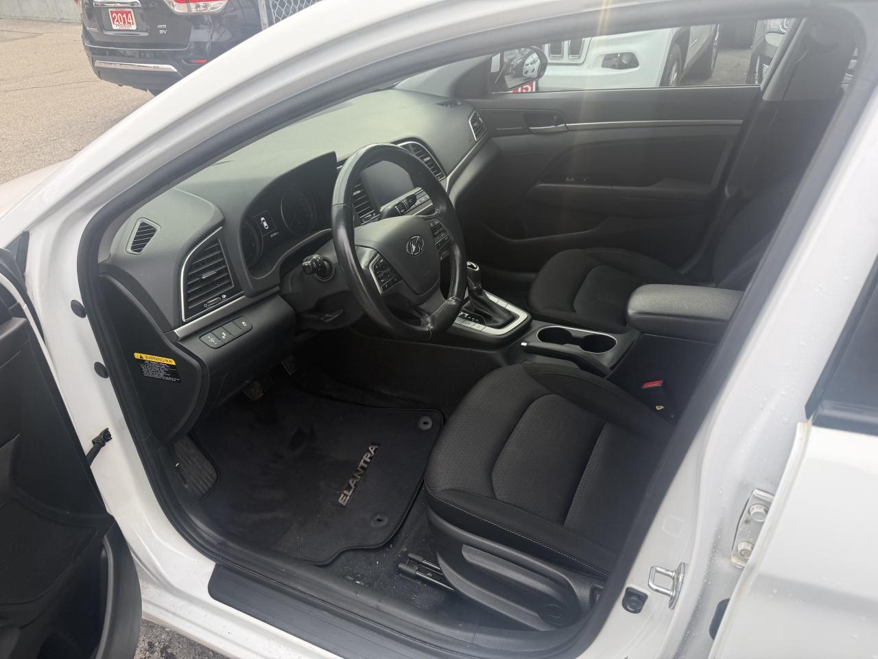 2017 Hyundai Elantra *** 3 YEAR WARRANTY INCLUDED *** Photo4