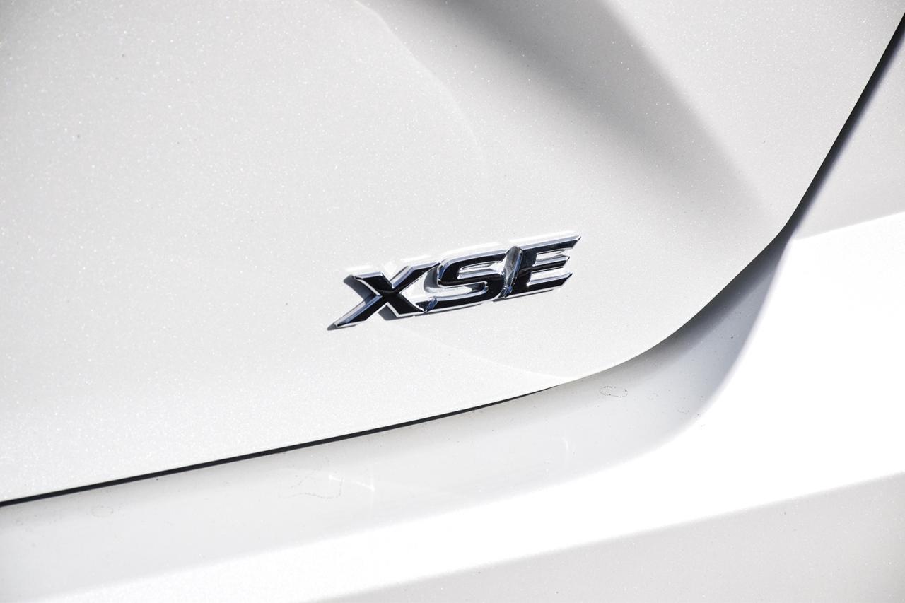 2025 Toyota Camry HYBRID XSE AWD Clean Carfax Red Interior Moonroof Photo