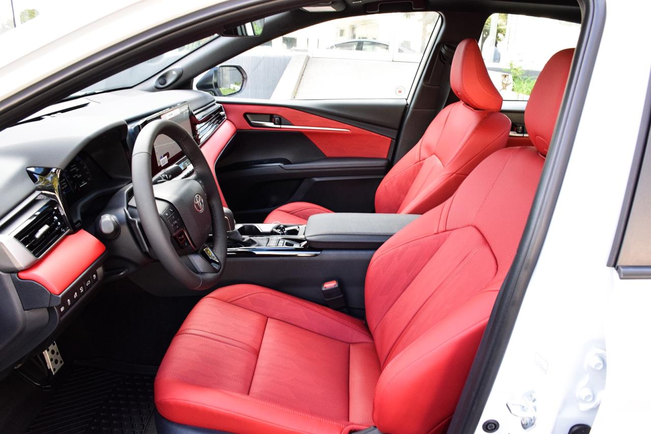 2025 Toyota Camry HYBRID XSE AWD Clean Carfax Red Interior Moonroof Photo