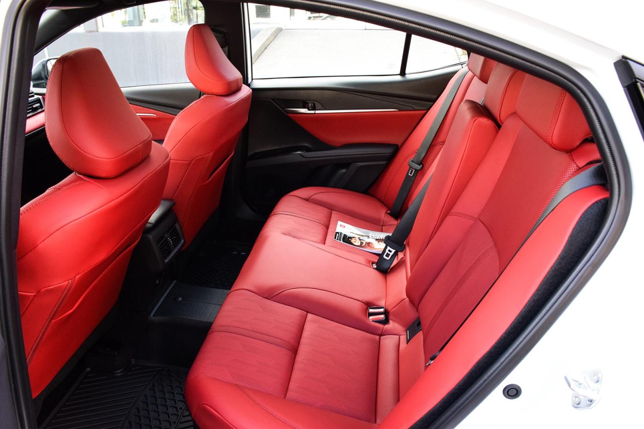 2025 Toyota Camry HYBRID XSE AWD / CLEAN CARFAX / RED INTERIOR / MOONROOF Photo