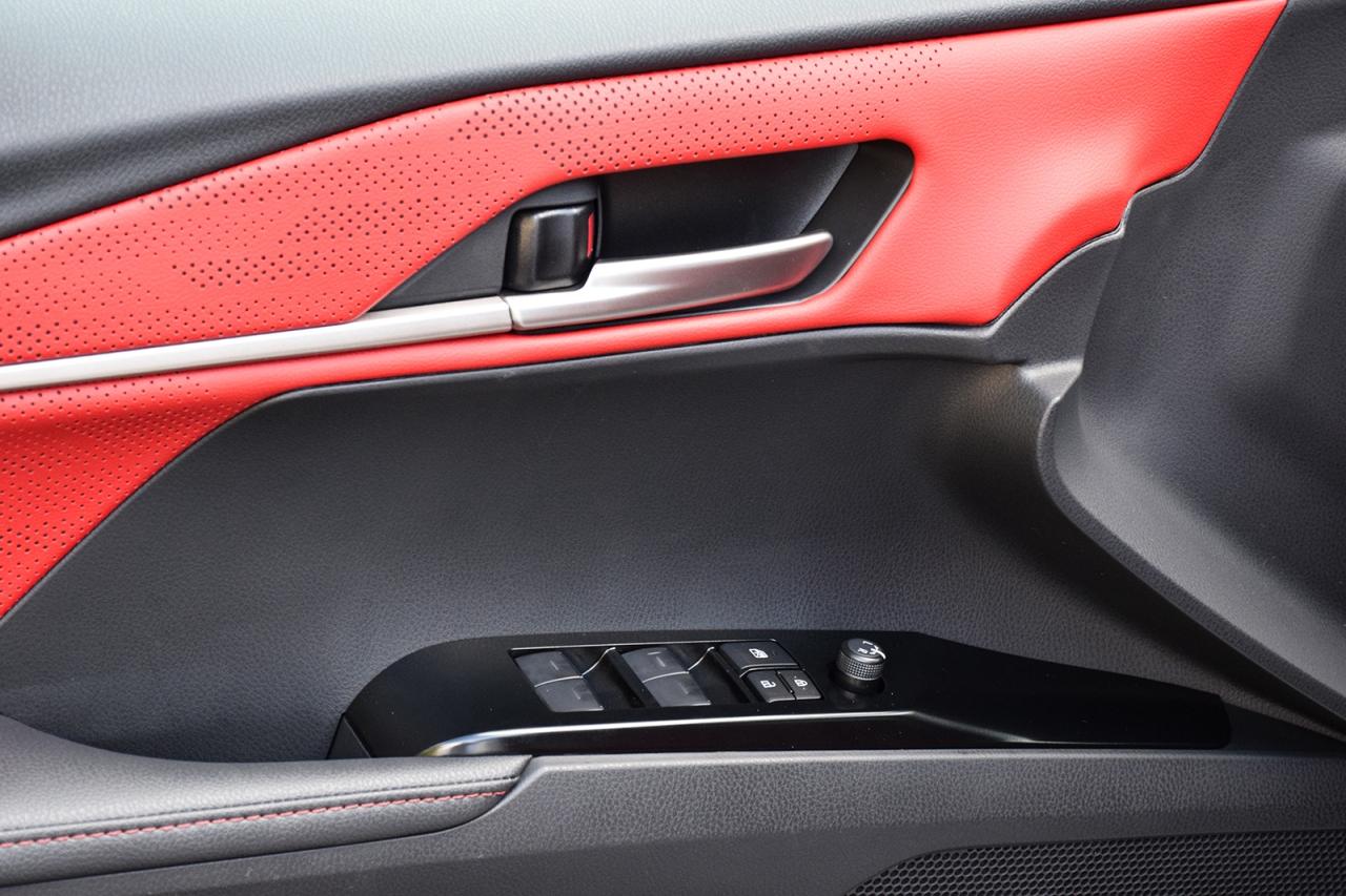 2025 Toyota Camry HYBRID XSE AWD Clean Carfax Red Interior Moonroof Photo