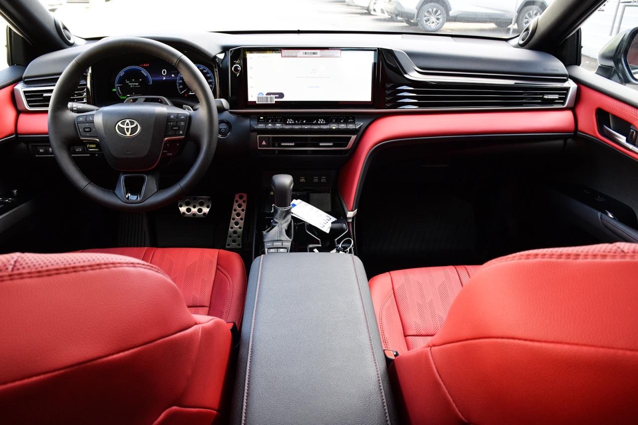 2025 Toyota Camry HYBRID XSE AWD Clean Carfax Red Interior Moonroof Photo