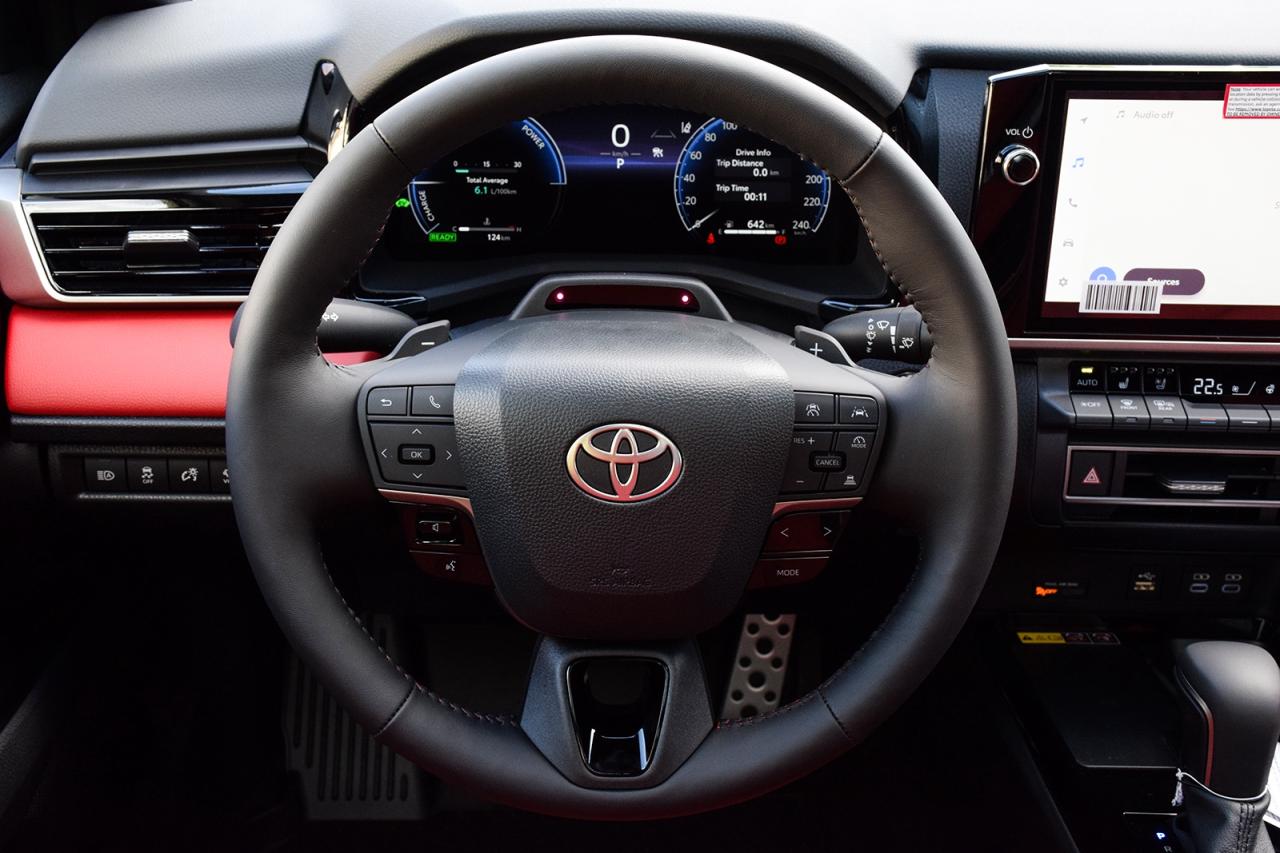 2025 Toyota Camry HYBRID XSE AWD / CLEAN CARFAX / RED INTERIOR / MOONROOF Photo