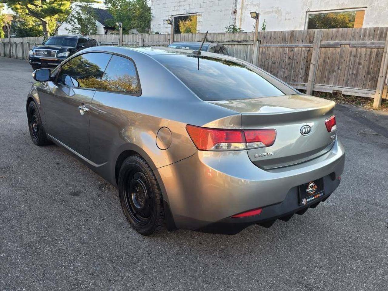 2010 Kia Forte Koup 2dr Cpe Auto SX Photo