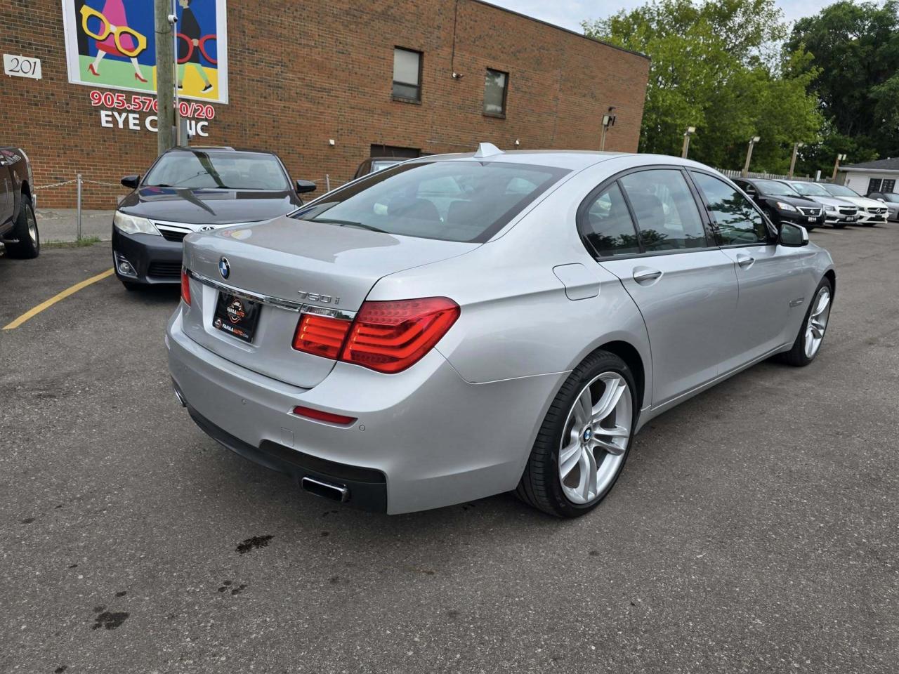 2011 BMW 7 Series 4dr Sdn 750i xDrive AWD Photo